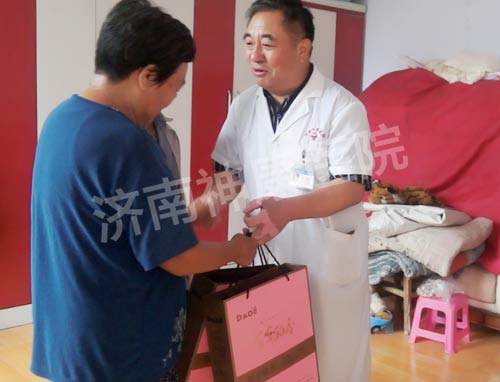 中秋团圆节 济南神康医院为贫困家庭送上中秋祝福