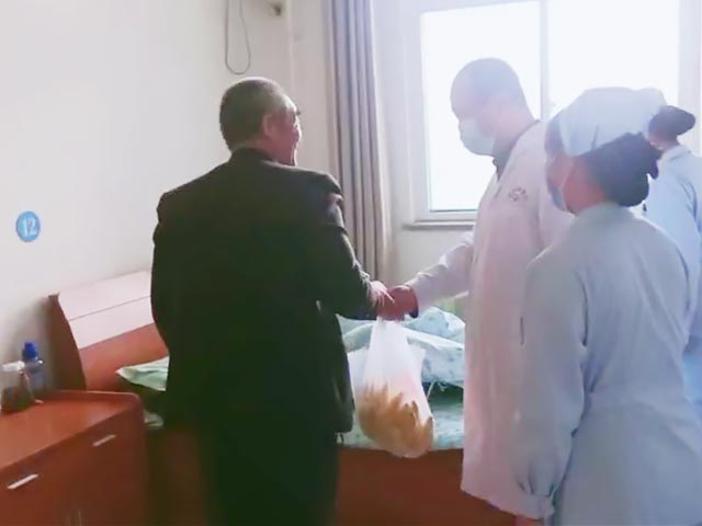 敬老爱老情暖重阳 | 济南神康医院开展重阳节慰问在院老人活动