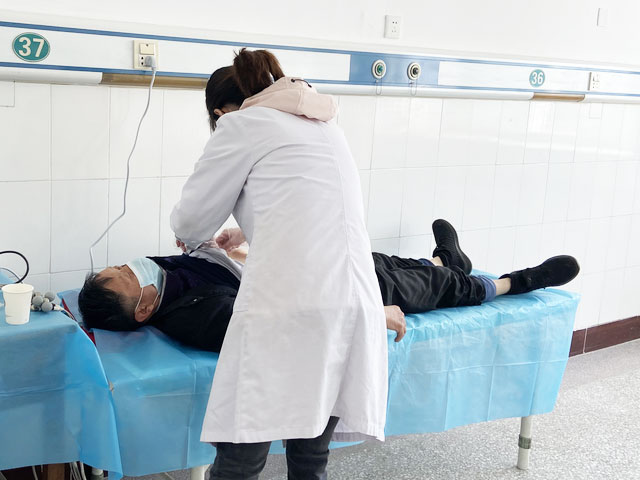 济南高新区残联联合神康医院为精神残疾人免费发药、查体